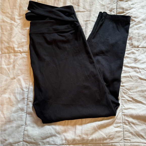 Victoria Secret Flow On Point Strappy Leggings nwot - Picture 4 of 5